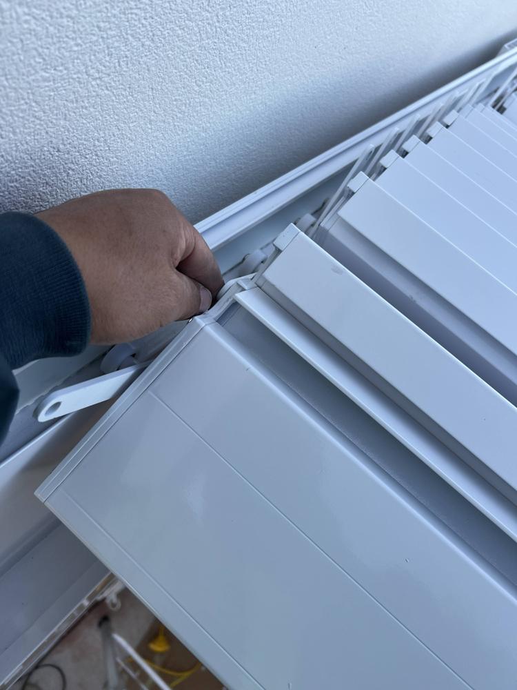 Pergola installation step 9: Fitting the Louvres — Sword Sky Sydney